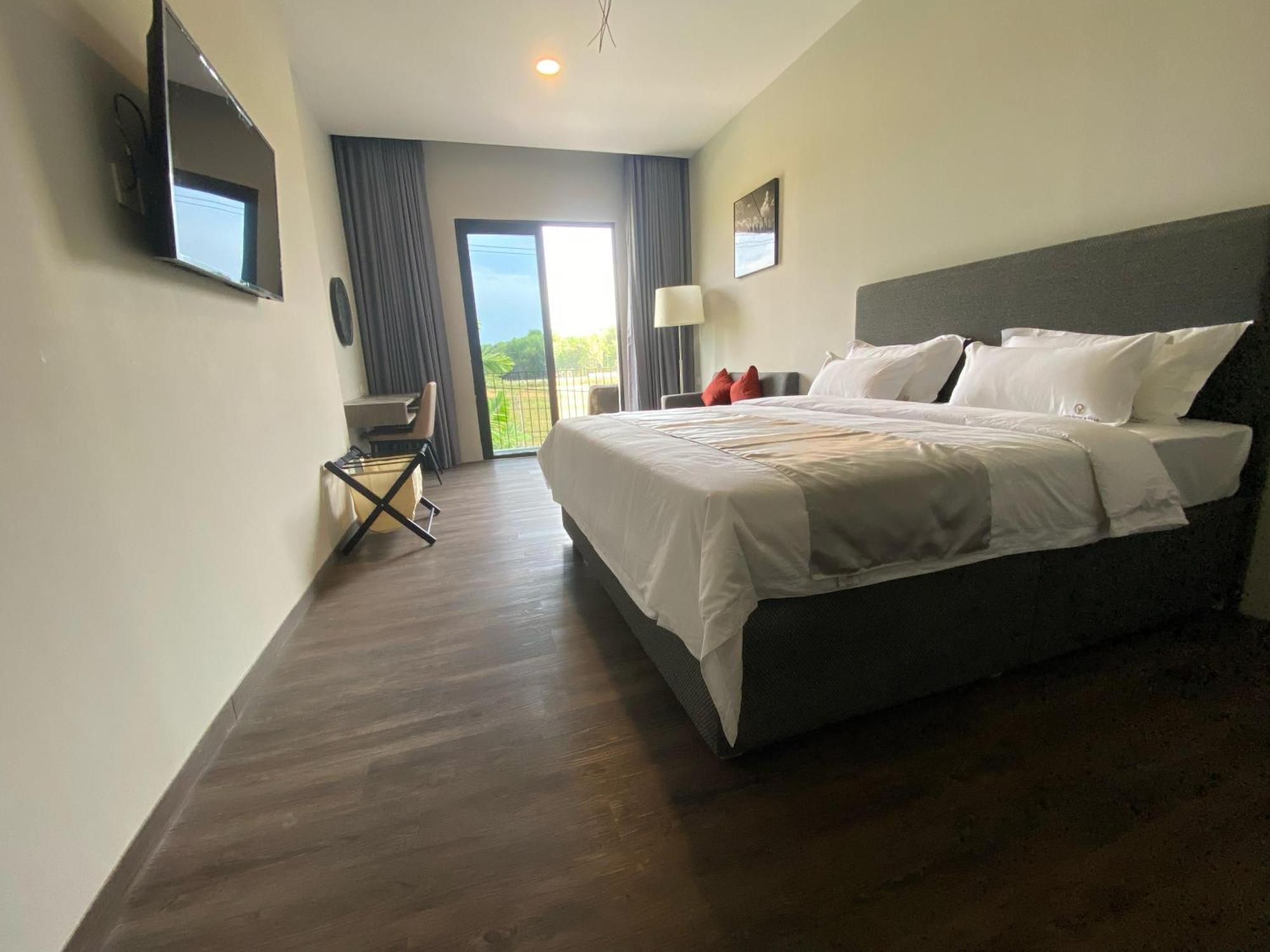 Onyx Hotel & Villa Tanjunguban Bagian luar foto