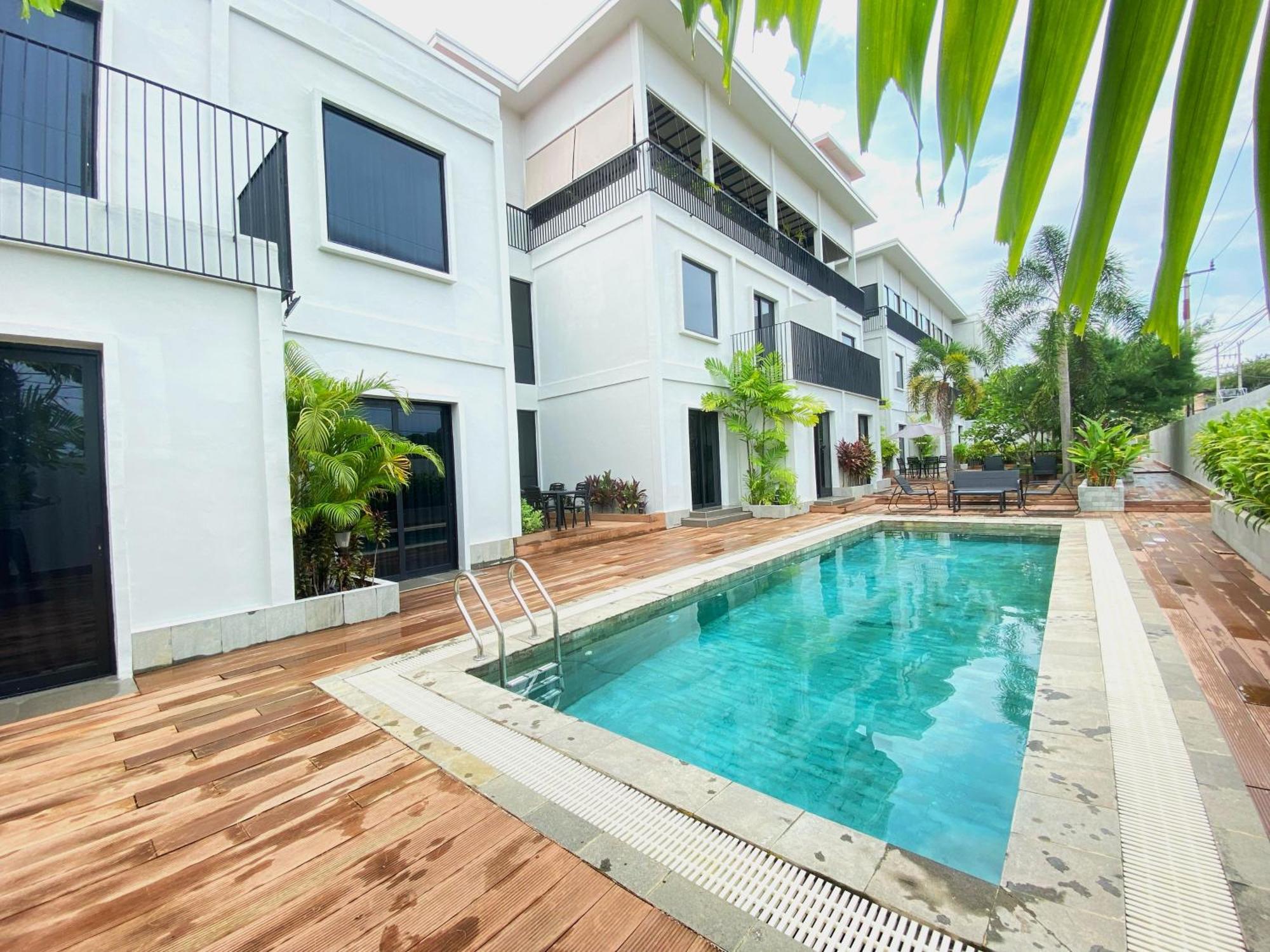 Onyx Hotel & Villa Tanjunguban Bagian luar foto