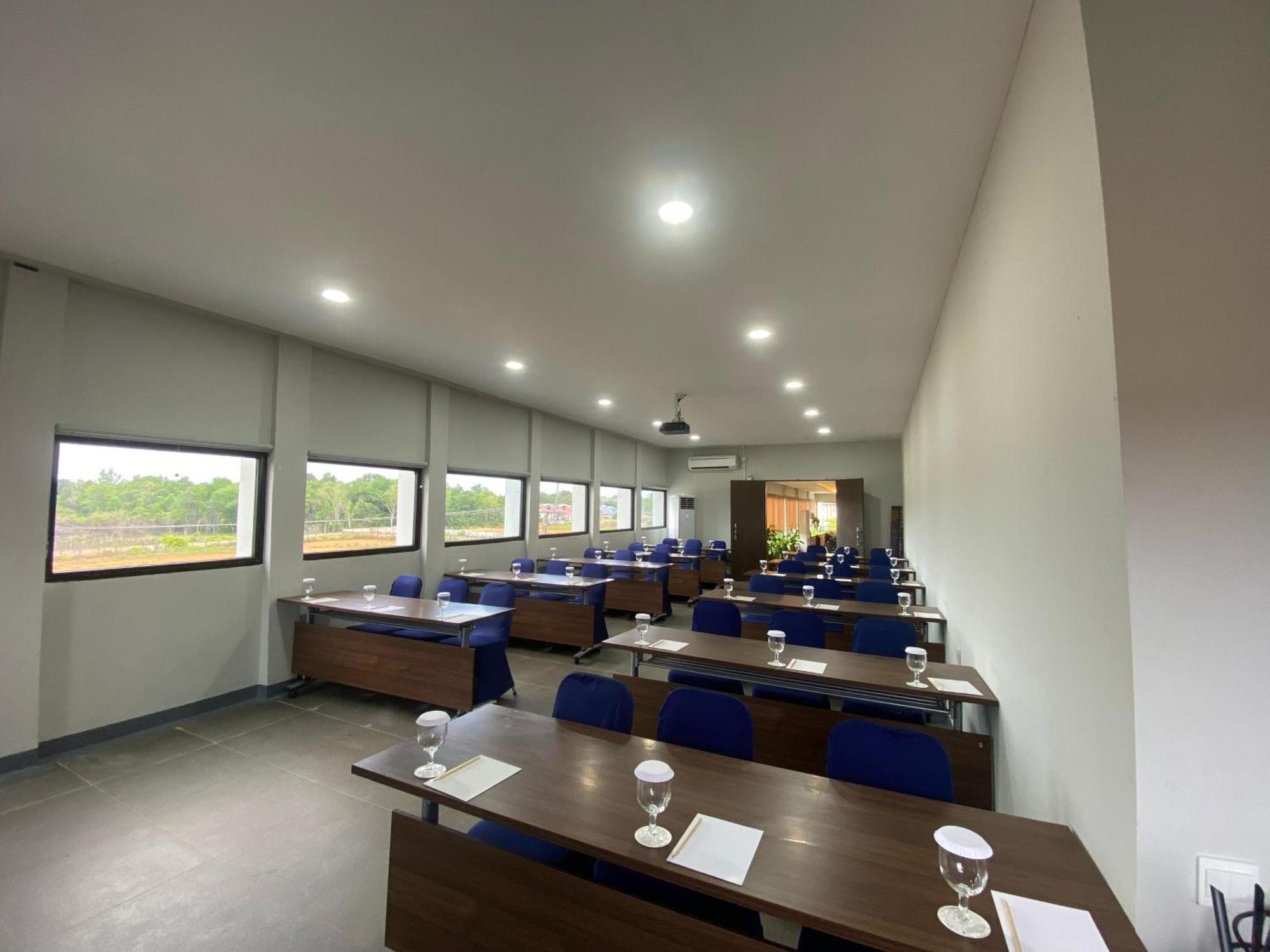 Onyx Hotel & Villa Tanjunguban Bagian luar foto