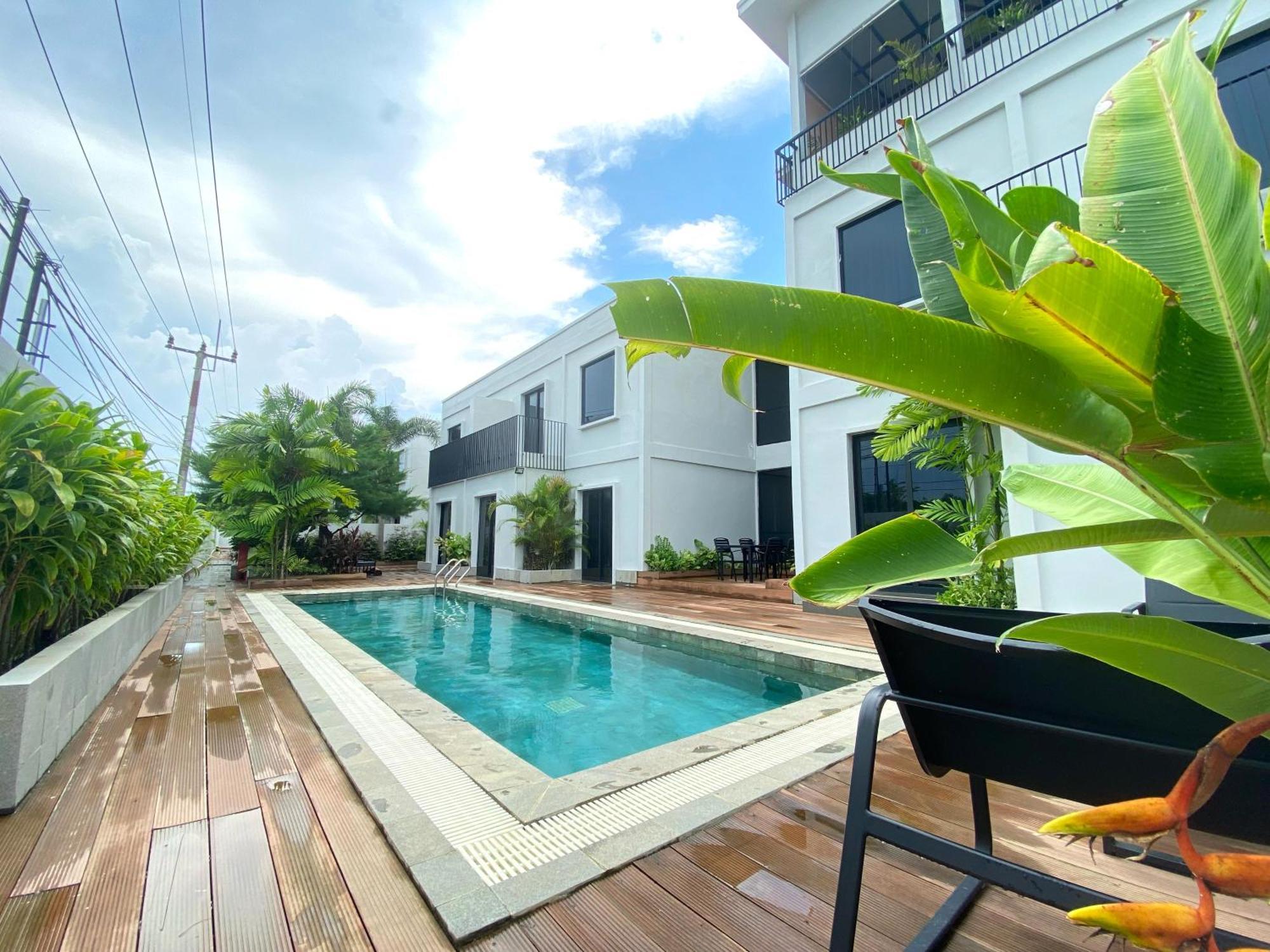 Onyx Hotel & Villa Tanjunguban Bagian luar foto