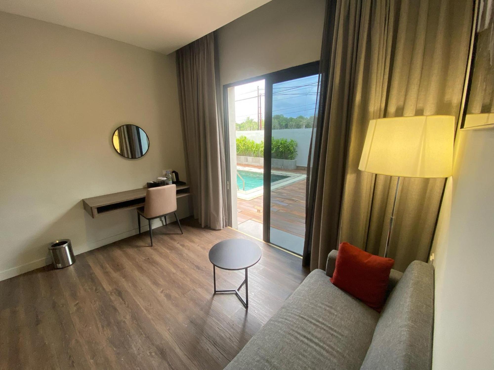 Onyx Hotel & Villa Tanjunguban Bagian luar foto